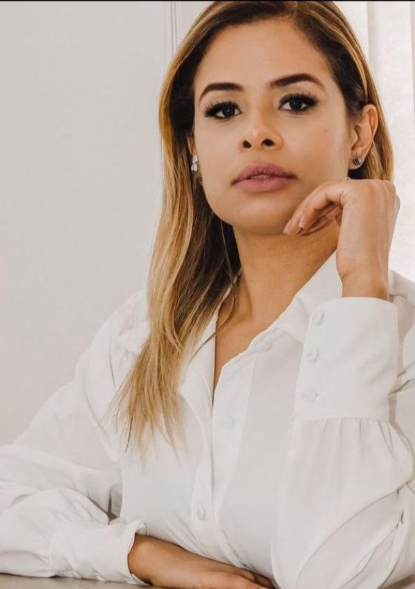 Mel Almeida Social Media